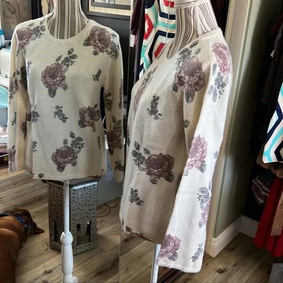 🛑 1 hour sale. 🎉Lucky Brand, floral sweater, color: marshmallow - Picture 7 of 10